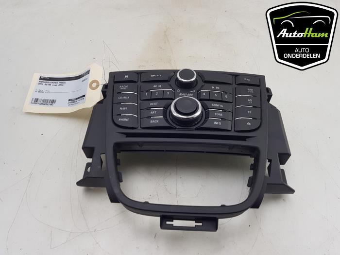 Używane Panel obslugi radia Opel Astra J GTC (PD2/PF2) 1.4 Turbo 16V ecoFLEX 140 Cena € 50,00 Procedura marży oferowane przez AutoHam