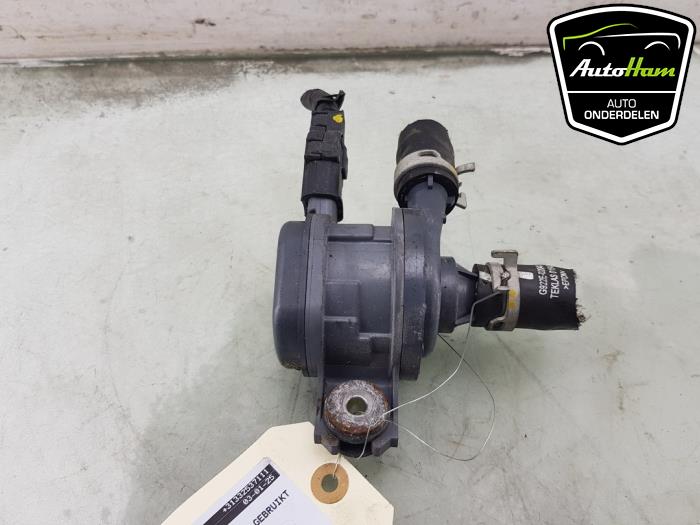 Begagnade Extra vattenpump Toyota C-HR (X1,X5) 2.0 16V Hybrid Pris € 40,00 Marginaltabell erbjuds av AutoHam