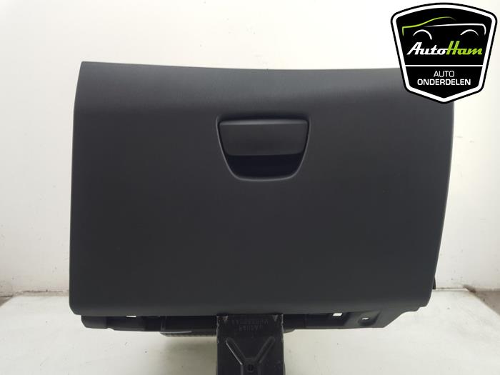 Begagnade Handskfack Peugeot 2008 (CU) 1.2 12V e-THP PureTech 110 Pris € 35,00 Marginaltabell erbjuds av AutoHam