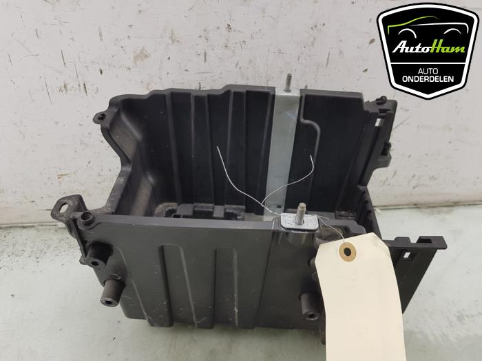 Begagnade Batterilåda Ford Fiesta 7 1.0 EcoBoost 12V 100 Pris € 20,00 Marginaltabell erbjuds av AutoHam