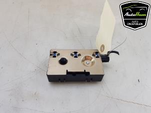 Usados Amplificador de antena Mercedes C Estate (S205) C-350 e 2.0 16V Precio € 20,00 Norma de margen ofrecido por AutoHam