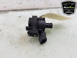 Used Additional water pump Volkswagen Golf VII (AUA) 1.6 TDI 16V Price € 25,00 Margin scheme offered by AutoHam