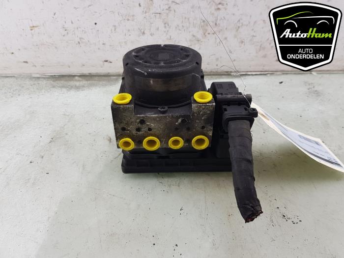 Used ABS pump Volkswagen Golf VII (AUA) 1.6 TDI 16V Price € 115,00 Margin scheme offered by AutoHam