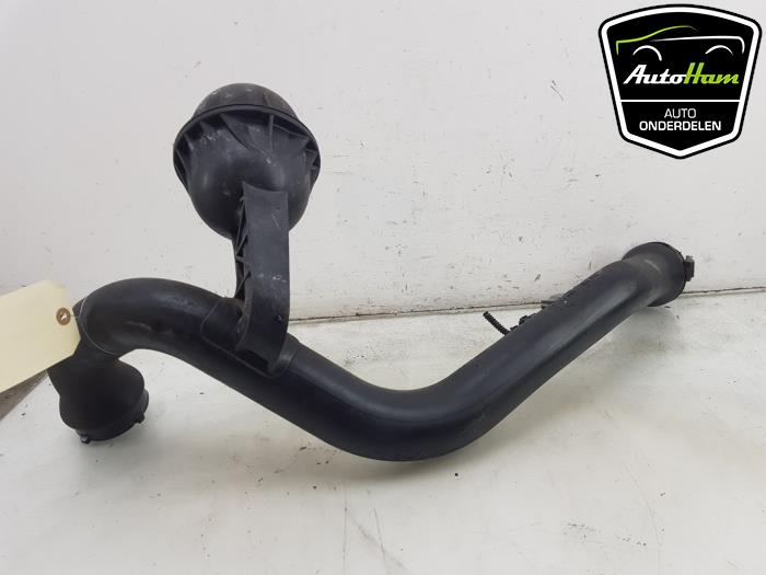 Intercooler Rohr van een Audi A4 Avant (B9) 2.0 40 TFSI Mild hybrid 16V 2020