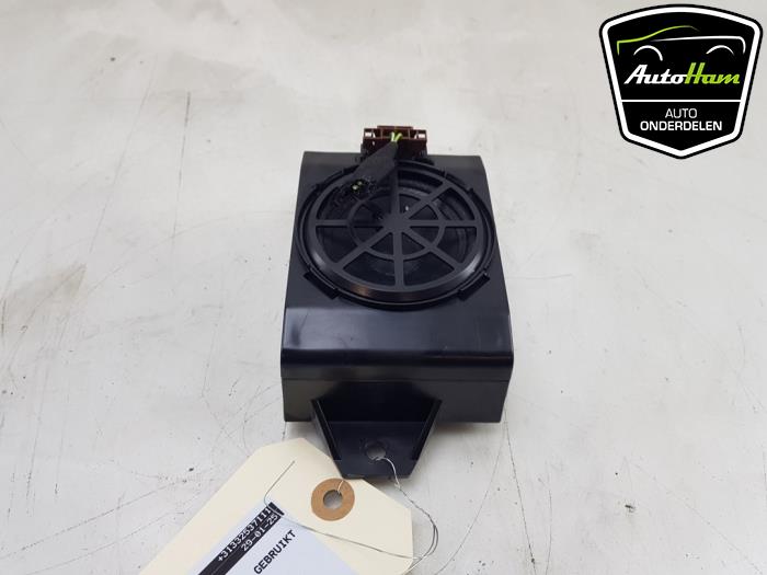 Używane Glosnik Porsche Panamera (971G) 4.0 V8 32V Turbo Cena € 15,00 Procedura marży oferowane przez AutoHam