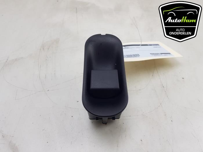 Używane Przelacznik Porsche Panamera (971G) 4.0 V8 32V Turbo Cena € 20,00 Procedura marży oferowane przez AutoHam