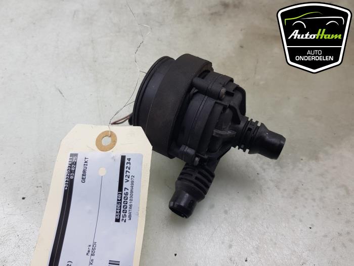 Begagnade Extra vattenpump BMW X5 (G05) xDrive 45 e iPerformance 3.0 24V Pris € 35,00 Marginaltabell erbjuds av AutoHam