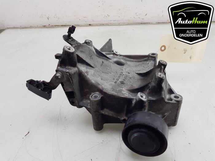 Usagé Support dynamo haut Mercedes GLC Coupe (C253) 2.2 220d 16V BlueTEC 4-Matic Prix € 40,00 Règlement à la marge proposé par AutoHam