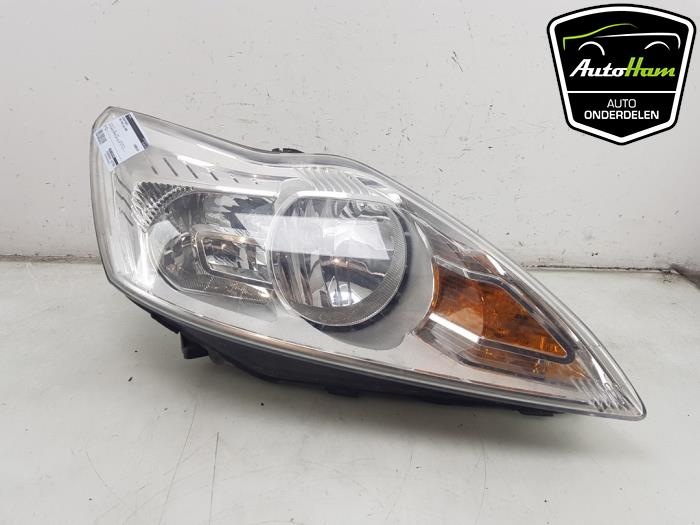 Używane Reflektor prawy Ford Focus 2 Wagon 1.8 16V Cena € 75,00 Procedura marży oferowane przez AutoHam