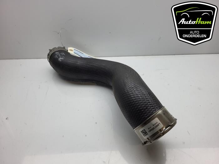 Intercooler Rohr van een BMW 3 serie Touring (G21) 318i 2.0 TwinPower Turbo 16V 2022