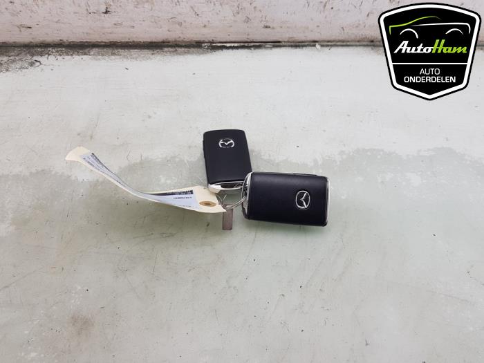 Używane Klucz Mazda 3 Sport (BP) 2.0 SkyActiv-X M Hybrid 16V Cena € 75,00 Procedura marży oferowane przez AutoHam