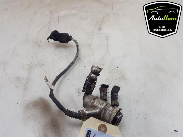 Usados Inyector Adblue Volkswagen Transporter T6 2.0 TDI DRF Precio € 54,45 IVA incluido ofrecido por AutoHam