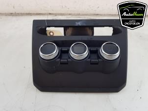 Usagé Panneau de commandes chauffage Dacia Duster (SR) 1.0 TCE 100 Bi-Fuel, Eco-G 12V Prix € 75,00 Règlement à la marge proposé par AutoHam
