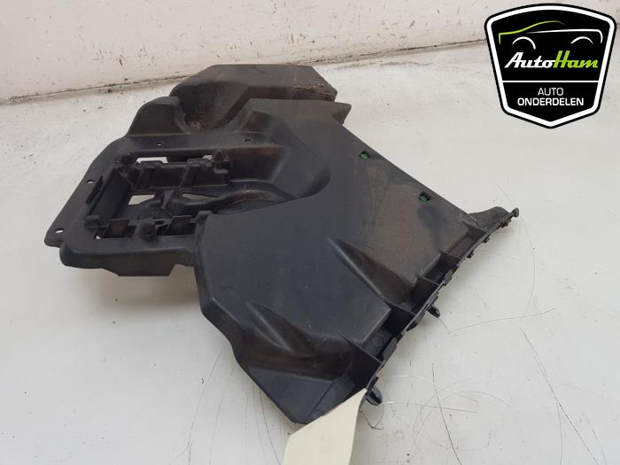 Rear bumper mounting bracket