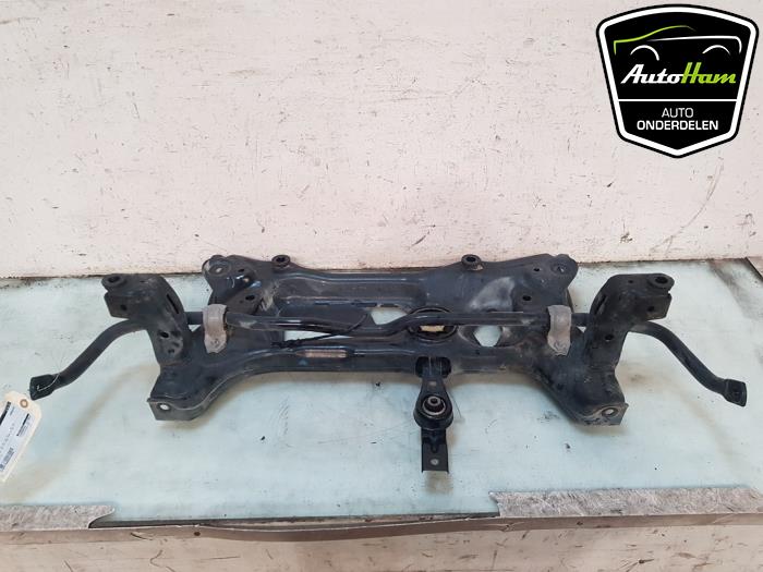 Usados Subchasis Volkswagen Golf VIII (CD1) 1.5 eTSI 16V Precio € 100,00 Norma de margen ofrecido por AutoHam