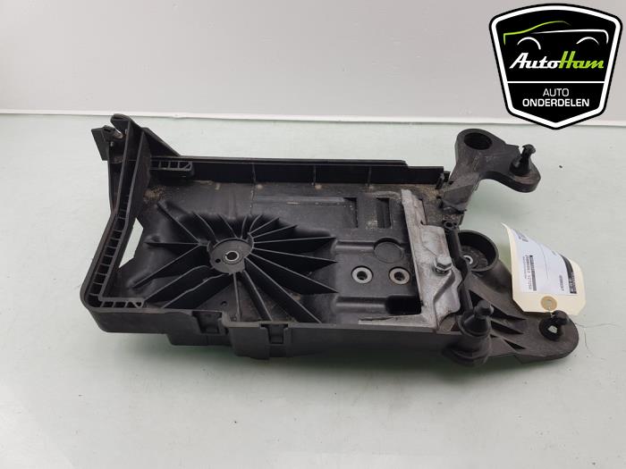 Begagnade Batterilåda Cupra Formentor 1.5 TSI 16V Pris € 25,00 Marginaltabell erbjuds av AutoHam