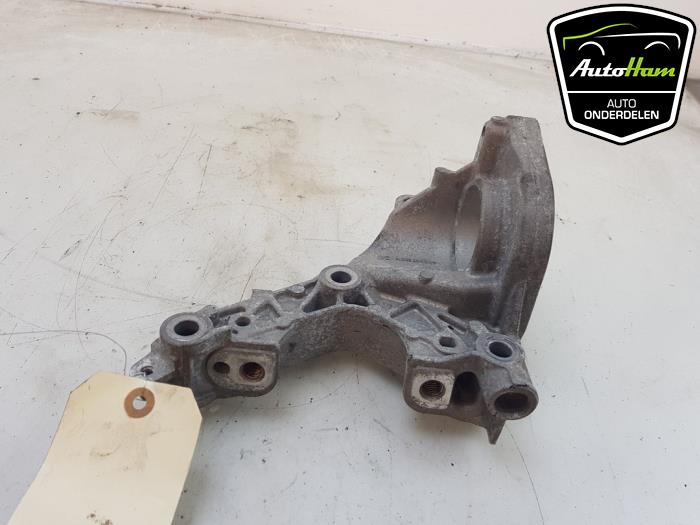 Engine mount Mercedes A (177.0), 2018 / 2026 1.3 A-180 Turbo 16V, Hatchback, Petrol, 1.332cc, 100kW (136pk), FWD, M282914, 2018-06 / 2026-12, 177.084 (Used)