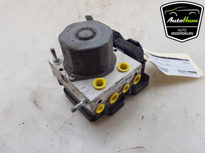 Begagnade ABS-pump Renault Twingo III (AH) 1.0 SCe 70 12V Pris € 35,00 Marginaltabell erbjuds av AutoHam