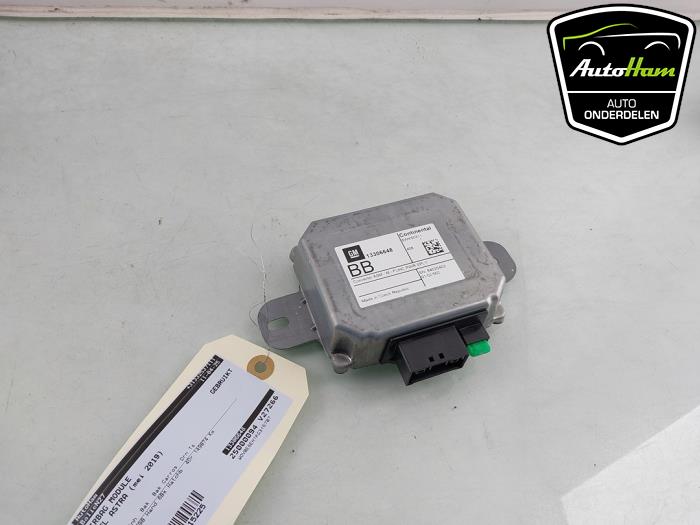 Używane Modul telefoniczny Opel Astra K 1.6 SIDI Eco Turbo 16V Cena € 15,00 Procedura marży oferowane przez AutoHam