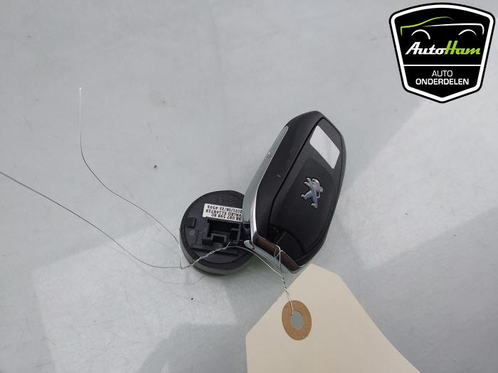 Używane Klucz Peugeot 208 II (UB/UH/UP) 1.2 Vti 12V PureTech 100 Cena € 50,00 Procedura marży oferowane przez AutoHam