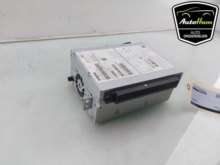 Używane Radioodtwarzacz CD Volvo V60 I (FW/GW) 2.0 D4 16V Cena € 150,00 Procedura marży oferowane przez AutoHam