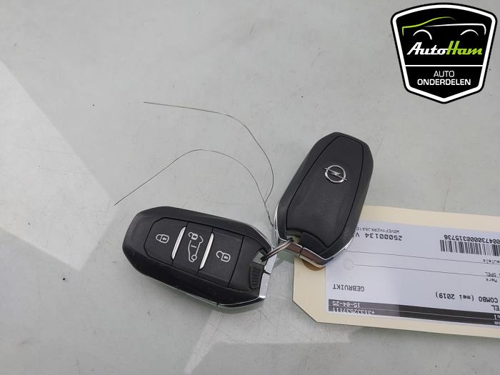 Używane Klucz Opel Combo Cargo 1.5 CDTI 130 Cena € 90,75 Z VAT oferowane przez AutoHam