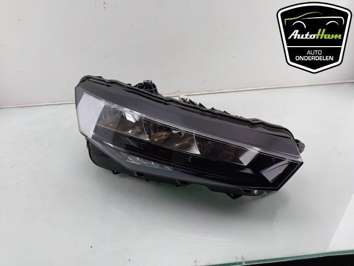 Używane Reflektor prawy Skoda Scala 1.0 TSI 115 Cena € 675,00 Procedura marży oferowane przez AutoHam
