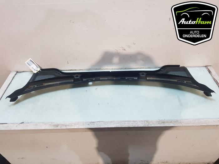 Używane Parawan Skoda Scala 1.0 TSI 115 Cena € 25,00 Procedura marży oferowane przez AutoHam