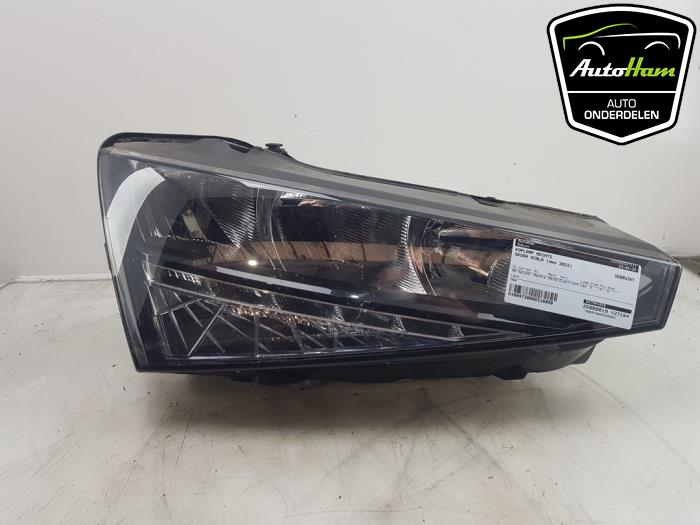 Używane Reflektor prawy Skoda Scala 1.0 TSI 110 Cena € 300,00 Procedura marży oferowane przez AutoHam