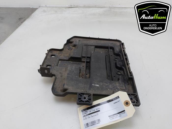 Begagnade Batterilåda Hyundai i20 1.2i 16V Pris € 10,00 Marginaltabell erbjuds av AutoHam