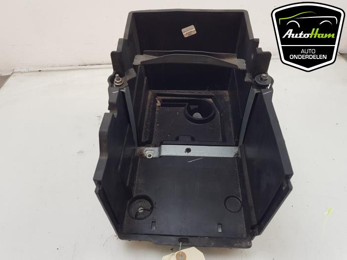 Begagnade Batterilåda Ford Transit Connect (PJ2) 1.5 EcoBlue Pris € 12,10 Inklusive moms erbjuds av AutoHam