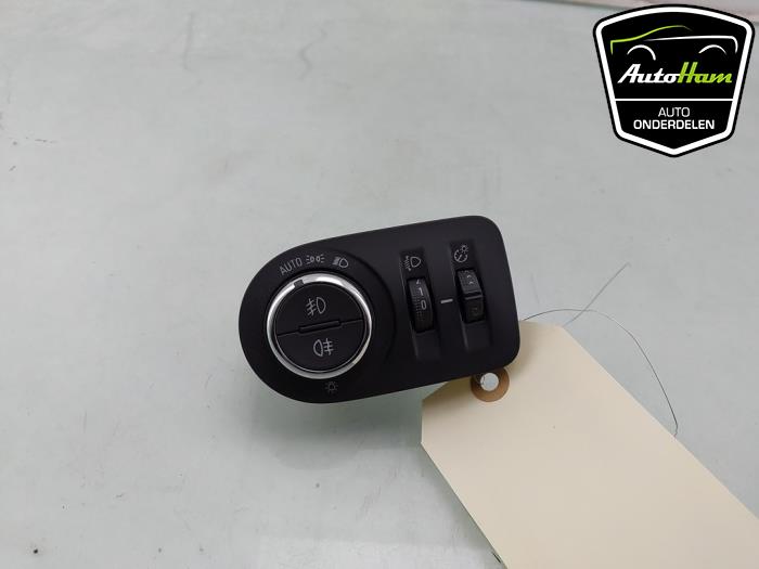 Używane Przelacznik swiatel Opel Combo Cargo 1.5 CDTI 100 Cena € 30,25 Z VAT oferowane przez AutoHam