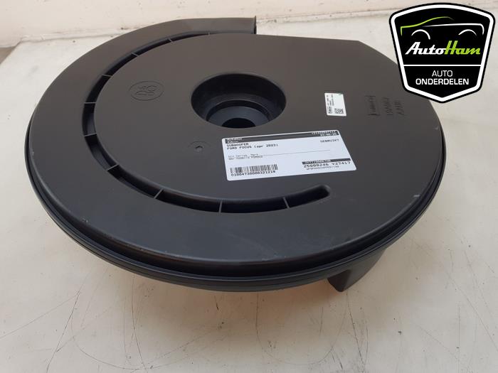 Używane Subwoofer Ford Focus 4 Wagon 1.0 EcoBoost 12V Hybrid 125 Cena € 65,00 Procedura marży oferowane przez AutoHam