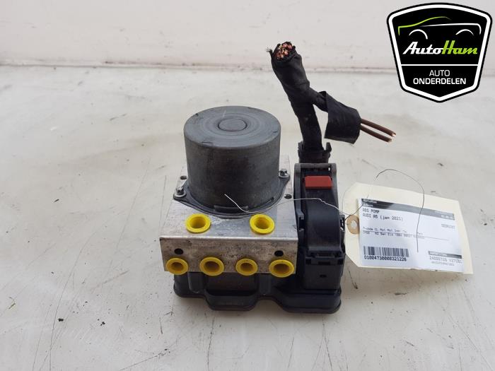 ABS Pumpe van een Audi A5 Sportback (F5A/F5F) 2.0 40 TFSI Mild Hybrid 16V 2021