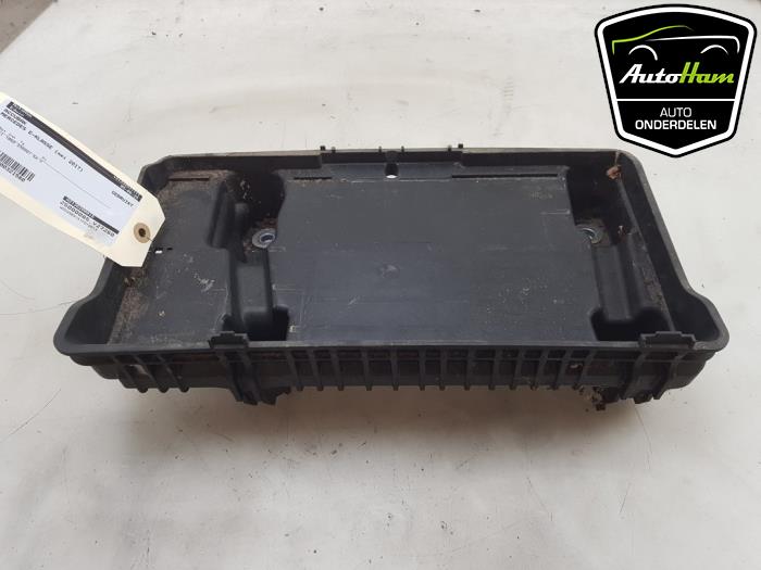 Begagnade Batterilåda Mercedes E (C238) E-220d 2.0 Turbo 16V Pris € 30,00 Marginaltabell erbjuds av AutoHam