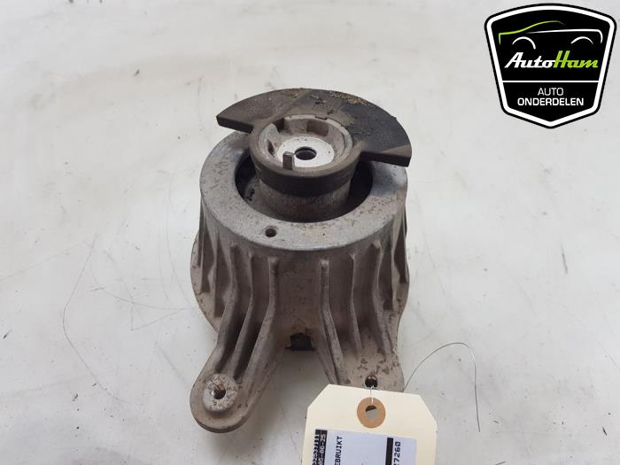 Used Engine mount Mercedes E (C238) E-220d 2.0 Turbo 16V Price € 30,00 Margin scheme offered by AutoHam