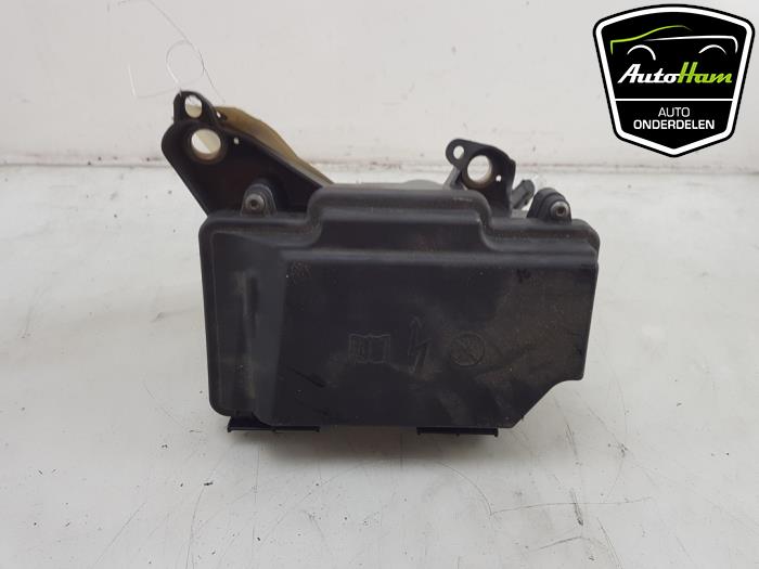 Begagnade Säkringsbox Mercedes E (C238) E-220d 2.0 Turbo 16V Pris € 30,00 Marginaltabell erbjuds av AutoHam