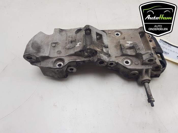 Gebrauchte Dynamostütze oben BMW 3 serie (F30) 320d 2.0 16V Preis € 30,00 Margenregelung angeboten von AutoHam