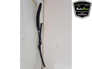 Usados Brazo delantero de limpiaparabrisas Mercedes ML III (166) 3.0 ML-350 BlueTEC V6 24V 4-Matic Precio € 20,00 Norma de margen ofrecido por AutoHam