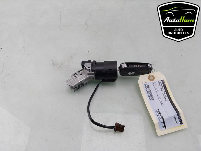 Używane Stacyjka + Kluczyk Peugeot 208 I (CA/CC/CK/CL) 1.2 Vti 12V PureTech 82 Cena € 25,00 Procedura marży oferowane przez AutoHam