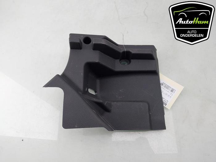 Seat side bottom trim