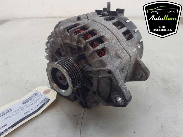 Dynamo from a Mercedes-Benz Vito (447.6) 2.0 116 CDI 16V 2022