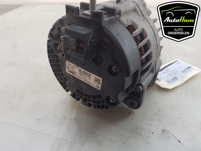 Dynamo from a Mercedes-Benz Vito (447.6) 2.0 116 CDI 16V 2022
