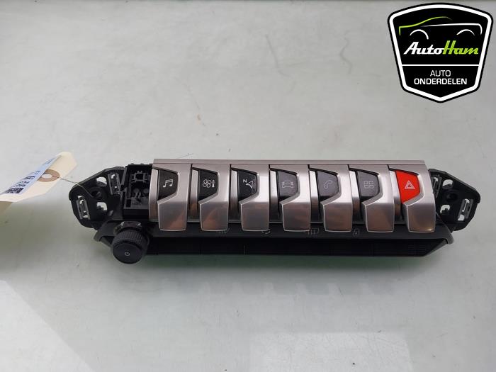 Używane Panel obslugi radia Peugeot 3008 II (M4/MC/MJ/MR) 1.2 12V e-THP PureTech 130 Cena € 50,00 Procedura marży oferowane przez AutoHam