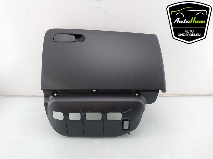 Begagnade Handskfack Volvo XC40 (XZ) Recharge 70 kWh Pris € 50,00 Marginaltabell erbjuds av AutoHam