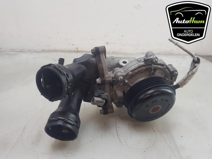 Begagnade Vattenpump Mercedes V (447.8) 2.0 300d 16V Pris € 42,35 Inklusive moms erbjuds av AutoHam