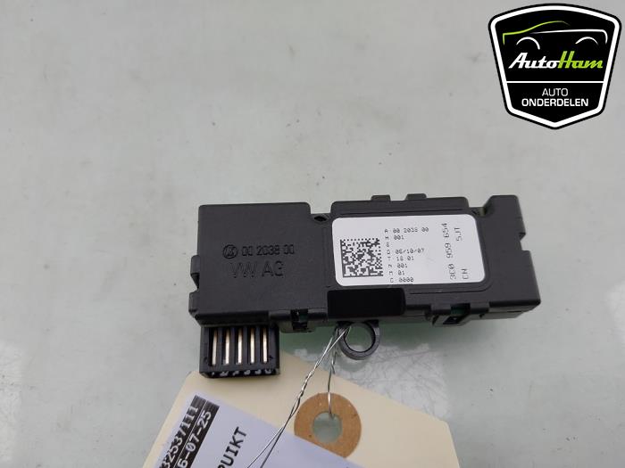 Begagnade Styrvinkelsensor Volkswagen Passat Variant (3C5) 1.4 TSI 16V Pris € 25,00 Marginaltabell erbjuds av AutoHam