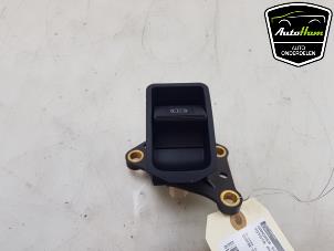 Usados Interruptor de freno de mano Toyota Avensis Wagon (T27) 1.8 16V VVT-i Precio € 30,00 Norma de margen ofrecido por AutoHam