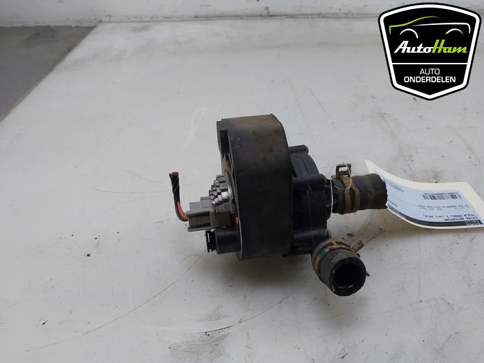 Begagnade Extra vattenpump Tesla Model S 85 Pris € 40,00 Marginaltabell erbjuds av AutoHam