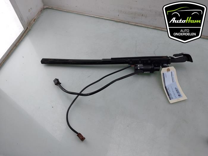 Seatbelt adjustment motor